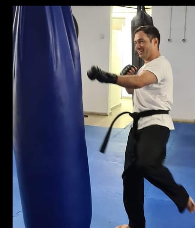 איך להתחיל שגרת כושר ב-30 דקות ביום ולראות תוצאות אמיתיות ( זמן כוח)