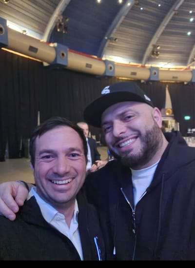 אומן זה אדם שאוהב את המדינה ואת הלוחמים שלה