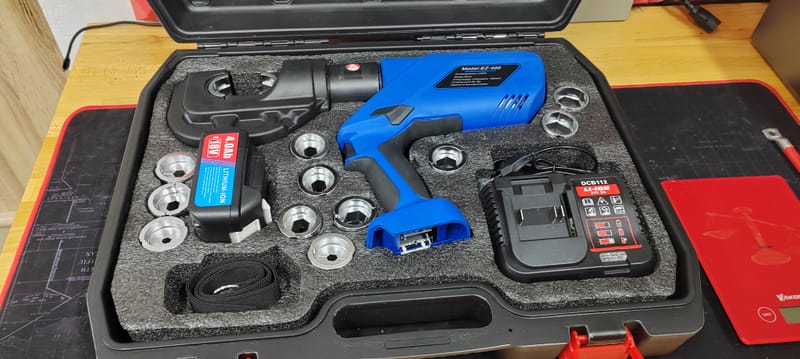 Zaciskarka Akumulatorowa Do Konektorów Oczkowych EZ-400