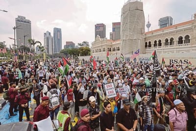 813) 2,000 ATTEND 'MALAYSIA BANGKIT UNTUK GAZA' RALLY AT DATARAN MERDEKA - NEW STRAITS TIMES - 09/08/2025