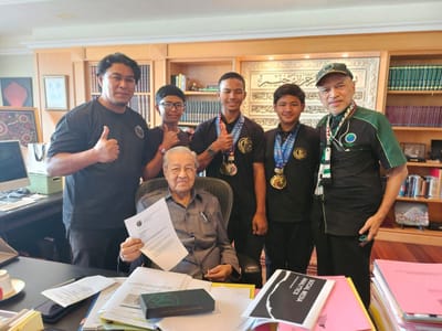 963) AKTIVITI | MEMARTABATKAN SUKAN MEMANAH BERKUDA: TOQQI BERTEMU TUN DR. MAHATHIR MOHAMAD - PPIM - 23/12/2025
