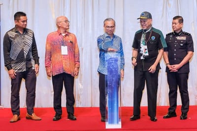 1301) KERAJAAN CADANG PINDA AKTA PERKHIDMATAN POS, PERKETAT SEKTOR KURIER - UTUSAN MALAYSIA - 20/08/2026