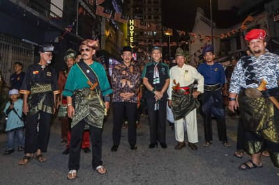 1322) ALUNAN SELAWAT BERGEMA DI CHOW KIT - HARIAN METRO - 31/08/2026