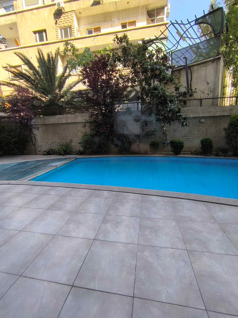 ارضي مع مسبح بالجاحظ