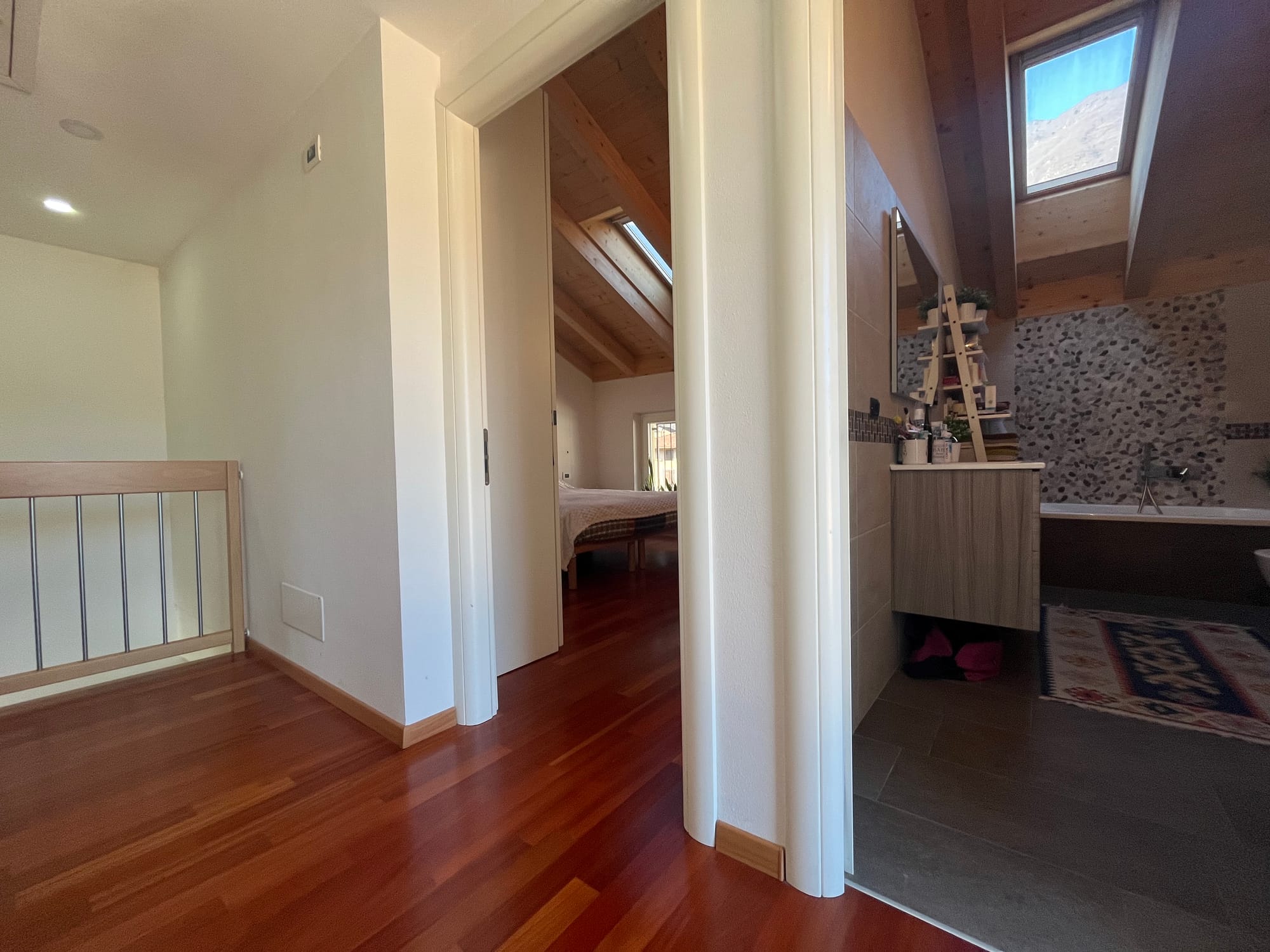 PENTALOCALE SU DUE PIANI CON ACCESSO INDIPENDENTE