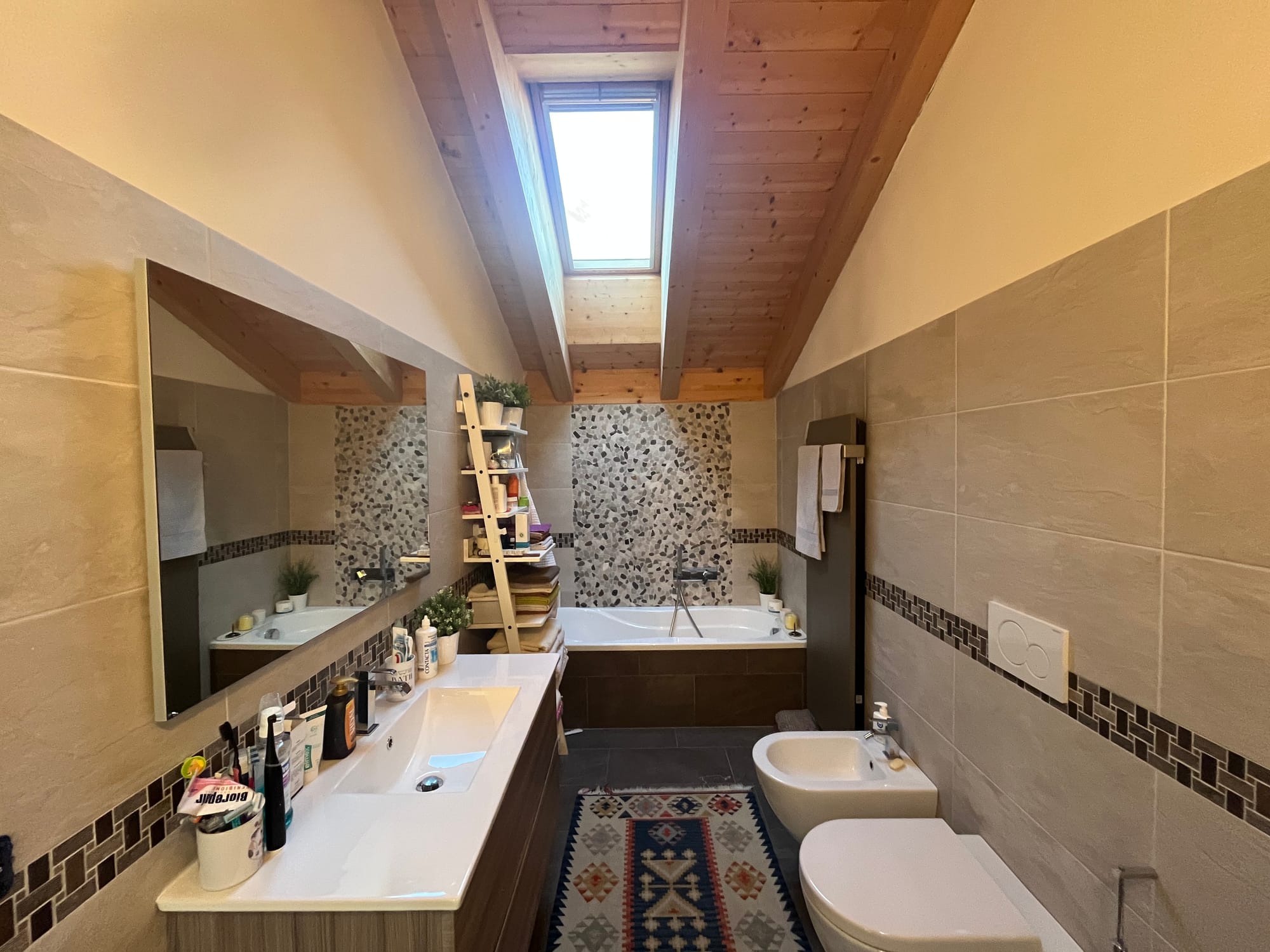 PENTALOCALE SU DUE PIANI CON ACCESSO INDIPENDENTE