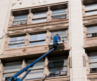 تنظيف واجهات كلادينج بالرياض