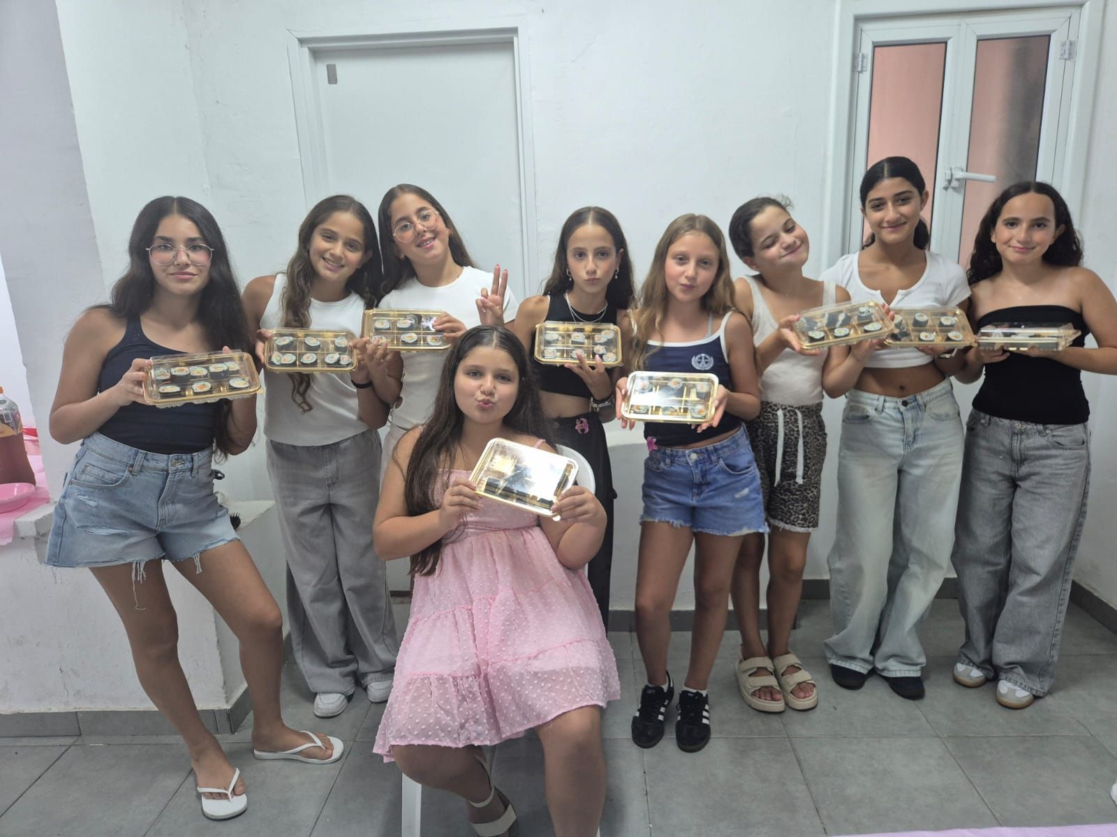 סדנת סושי יום הולדת לילדים ולנוער - בבית שלכם