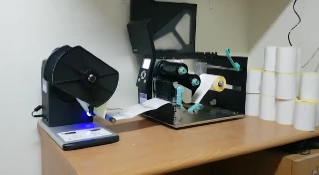 מדפסת מדבקות למשלוחים, אריזות ומוצרים