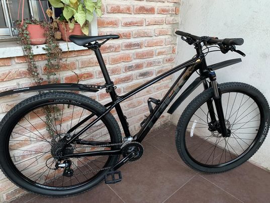 trek marlin 6 personalizada negro y perlado blanco