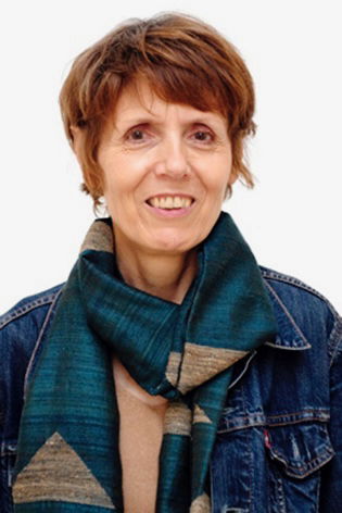 Free the arms and hands through the center