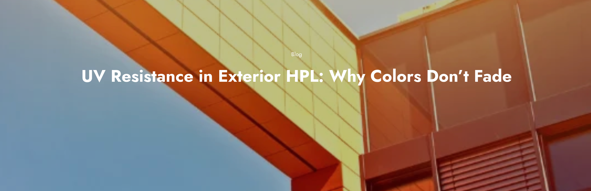 כותרת: עמידות לקרינת UV ב‑HPL חיצוני: מדוע הצבעים נשארים עשירים לאורך זמן — גישת Brio HPL