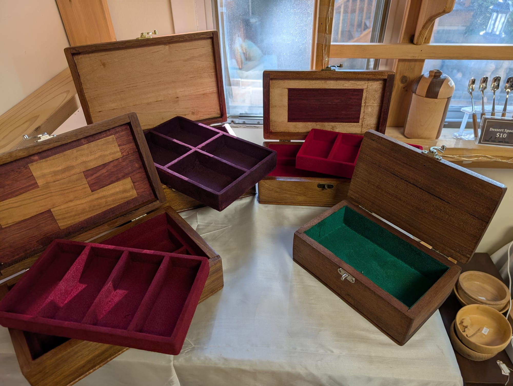 Jewelry box with removable tray (picture 2 of 2)