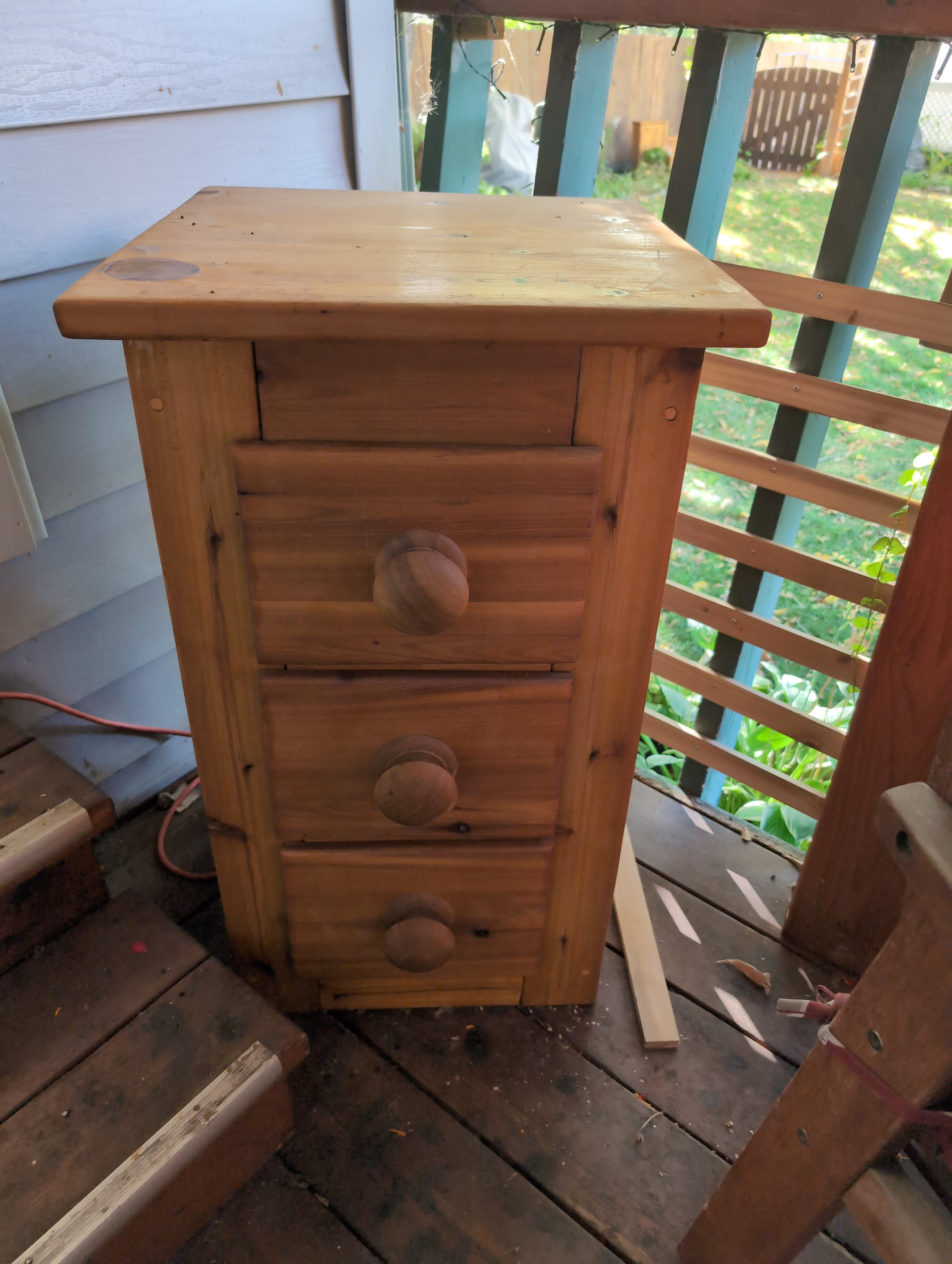 outdoor 3 draw table (picture 1 of 2)
