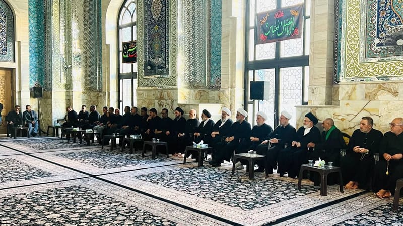 سماحة السيد الحكيم يحضر مجلس العزاء الحسيني في مرقد شهيد المحراب ( قدس سره الشريف).