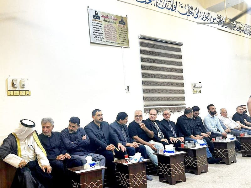 حضور مسؤول تنظيمات الجنوب السيد قصي الموسوي بمعية وفد قيادي في محافظة البصرة لتقديم التعازي والمواساة إلى أحد قيادات المحافظة الاستاذ احمد نصار العيداني #بوفاة_والدته ، ناقلين تعازي ومواساة سماحة السيد الحكيم لأصحاب العزاء وعشيرتهم .