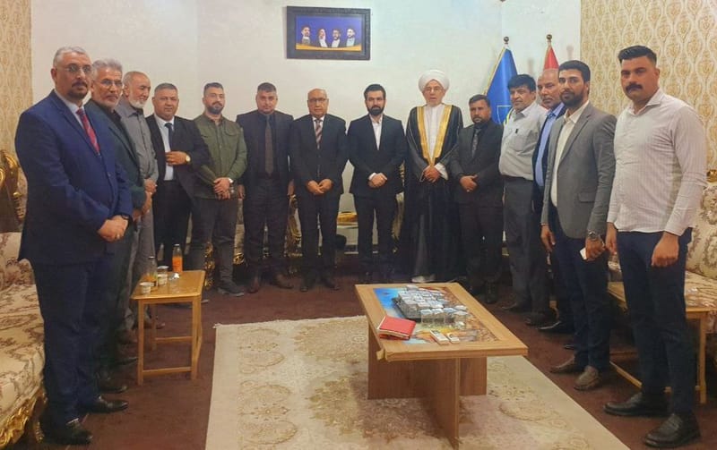 في أثناء زيارته إلى محافظة البصرة.. الدكتور محمد حسام الحسيني يلتقي ممثلي القوى السياسية في المحافظة خلال حضوره اجتماع المجلس السياسي في البصرة، و الذي عقد في مقر تيار الحكمة الوطني في المحافظة، و تحدث خلال الاجتماع عن الواقع السياسي و الحكومي على المستوى الوطني و المحلي البصري.