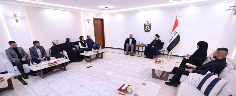 إلتقي سماحة السيد عمار الحكيم عددا من الطلبة العراقيين المبتعثين لمختلف جامعات العالم وفي مختلف الاختصاصات، وبارك لهم ثقة بلادهم بأن تم اختيارهم من بين آلاف الطلبة ليكملوا دراستهم على نفقة ورعاية الدولة العراقية