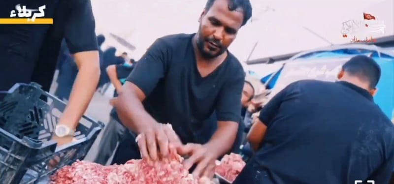 من كربلاء.. هيئة مواكب شـ.هيد المحراب موكب شيخ الانصار(حبيب ابن مظاهر)يقدم الخدمة لزوار الامام الحسين (ع) بمعدل وصل الى ٢٤ ساعة متواصلة.