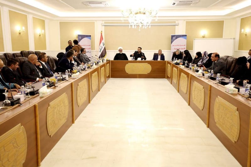 تحت عنوان " تعديل قانون الأحوال الشخصية.. من اللغط إلى الوضوح "عقدنا الورشة الاولى في مكتب سماحة السيد  الحكيم  وحاور فيها : الدكتور رائد المالكي عضو مجلس النوابالسيدة دنيا الشمري رئيس لجنة المرأة البرلمانية الدكتور الشيخ طه الزيدي  كبير علماء المجمع الفقهي العراقي الشيخ الدكتور نور الساعدي  امام جامع الرسول الأعظم(ص)