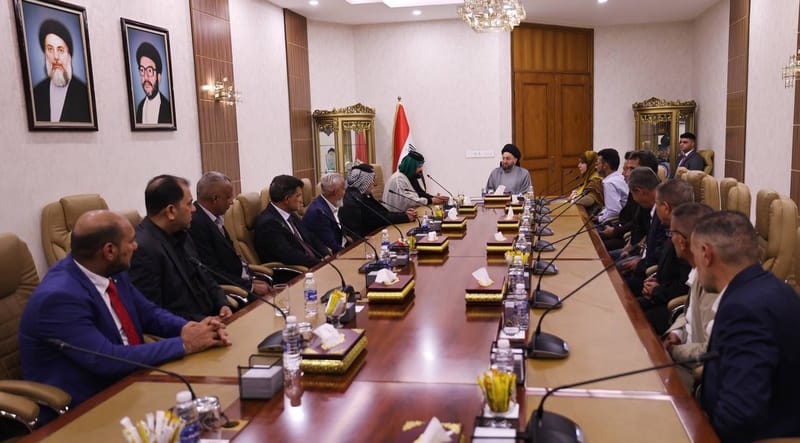 لقاء سماحة السيد عمار الحكيم وفد ذوي البطاقات الحمراء