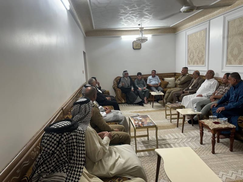 رئيس مجلس محافظة بابل الأستاذ أسعد المسلماوي يزور بمعية مسؤول الدائرة الأولى الأستاذ حسين البديري مجموعة من أبناء التيار في ناحية الكفل.