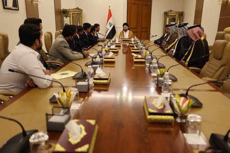 التقي سماحة السيد عمار الحكيم وفداً من فلاحي ومزارعي قضاء الزبير ومناطق غرب جنوب البصرة وعدداً من ممثلي مهندسي القطاع النفطي