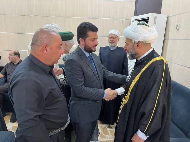 ضِمْنَ أطر التَّوَاصُلِ الاجْتِمَاعِيِّ فِي إِقْلِيمِ كُرْدِسْتَانَ، الأستاذ صباح الصالحي يحضر فِي مَسْجِدِ الصَّوَّافِ وَسَطَ أَرْبِيلَ مَجْلِسَ العَزَاءِ عَلَى رُوحِ السَّيِّدِ مُحَمَّدِ شَيْخِ عَبْدِ الكَرِيمِ دَارَهِ البَرْزَنْجِيِّ،
نَاقلاً لَهُمْ تَعَازِيَ سَمَاحَةِ السَّيِّدِ الحَكِيمِ.