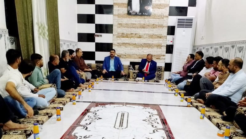 الشيخ حميد الكعبي أمين محافظة واسط يزور الأستاذ أبو مصطفى الدلفي في ناحية واسط بحضور عضو مجلس المحافظة الأستاذ رحمن الدلفي.