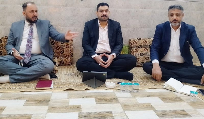 ضمن سلسلة اللقاءات الميدانية في محافظة ذي قار.. مسؤول تنظيمات الجنوب السيد قصي الموسوي يلتقي جمعاً من مسؤولي مناطق قضاء سيد دخيل، وذلك لبحث تطورات الواقع السياسي والتنظيمي والخدمي بالدائرة والاستعداد للمرحلة القادمة.