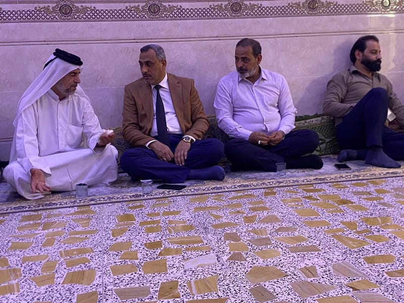 مسؤول تنظيمات غرب البصرة الأستاذ مناضل الأجودي وبرفقة بعض قيادات الحكمة يزور المجاهد أبو علي الدراجي للاطمئنان على صحته.