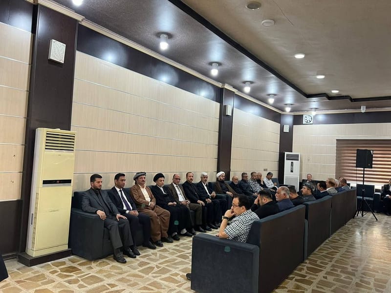 مكتب تيار الحكمة الوطني في إقليم كردستان يقيم في مسجد الصواف وسط أربيل مجلس عزاء للمرحوم حسين كريم علي أحد موظفي المكتب بحضور العديد من الشخصيات الدينية والحكومية ووجهاء من المحافظة.