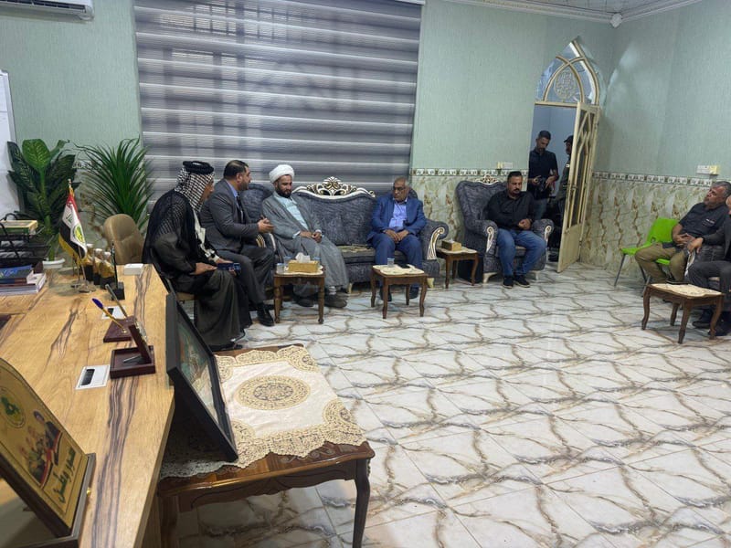 أمين محافظة واسط الشيخ حميد الكعبي يزور بمعية المساعد التنظيمي السيد حسين بهية مكتب منظمة بدر في مدينة الكوت ويلتقي مسؤول المكتب الأستاذ أبو حوراء الحمدي ويناقش معه مستجدات الأوضاع السياسية والاجتماعية في المحافظة.