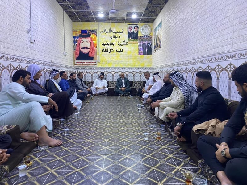 الأستاذ مناضل الاجودي مسؤول تنظيمات غرب البصرة يزور بمعية السيد ستار الموسوي مسؤول الدائرة الأولى ومسؤول المكتب الاعلامي في غرب البصرة السيد حيدر البطاط، عشائر آل بو بخيت في منطقة الكزيزة.