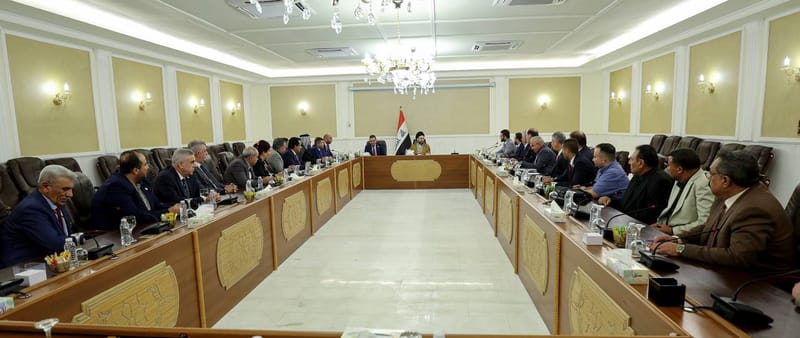 إستضف سماحة السيد عمار الحكيم  حوارا مباشرا بين رؤساء النقابات والاتحادات العراقية واللجنة النيابية المعنية (لجنة العمل والمجتمع المدني)