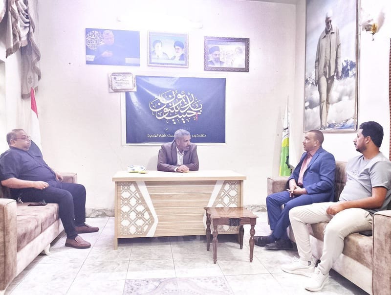 مسؤول دائرة الهندية والحسينية في كربلاء المقدسة الأستاذ أبو باقر الجليحاوي يزور مكتب منظمة بدر في قضاء الهندية ويلتقي مسؤول المكتب الحاج شاكر الجبوري وعدد من كوادر المنظمة.