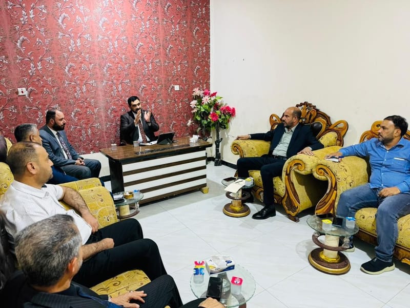 خلال زيارته إلى محافظة ذي قار.. السيد قصي الموسوي يعقد اجتماعاً مع مسؤولي الدوائر ، بحضور أمين المحافظة ومساعده التنظيمي.