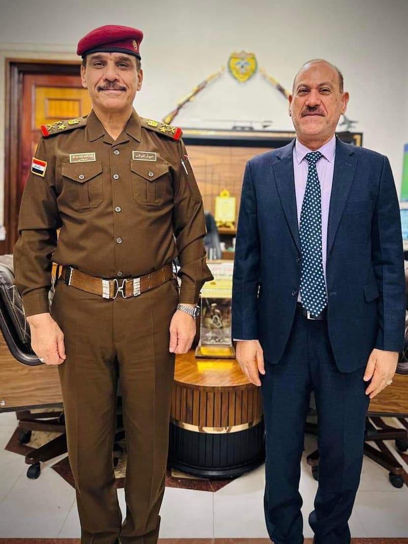 أمين بابل الأستاذ سالم المسلماوي يزور وزارة الدفاع وكان في استقباله الفريق أول الركن عبد الأمير يار الله.