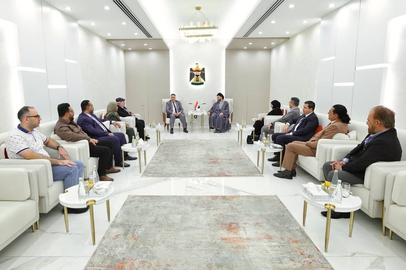 إلتقي سماحة السيد عمار الحكيم عددا من الفنانين العراقيين يترأسهم الدكتور عبد الصاحب بزون