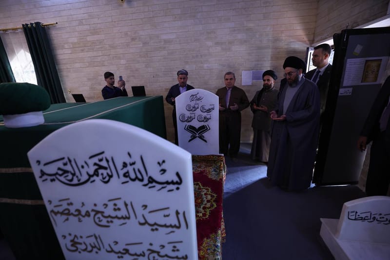 من محافظة دهوك وخلال زيارة سماحة السيد عمار الحكيم لمرقد السيد إسماعيل الولياني، ترحم على روحه، والتقينا جناب السيد رضا البرزنجي.