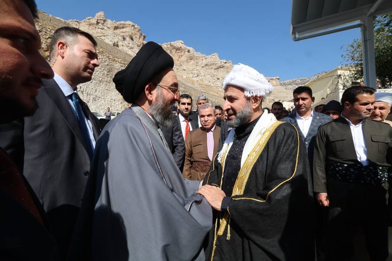 التقي سماحة السيد عمار الحكيم  ضمن جولته في إقليم كردستان جمعاً من شيوخ ووجهاء عشيرة البرزنجية في تكية الشيخ وريا الويلاني