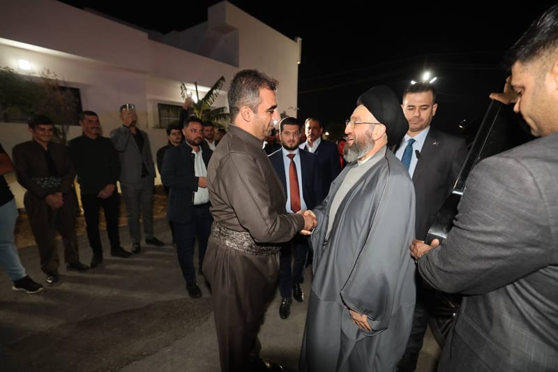 التقي سماحة السيد عمار الحكيم جمعا من شيوخ ووجهاء عشيرة الزراري الكريمة يتقدمهم جناب الشيخ يوسف الزراري