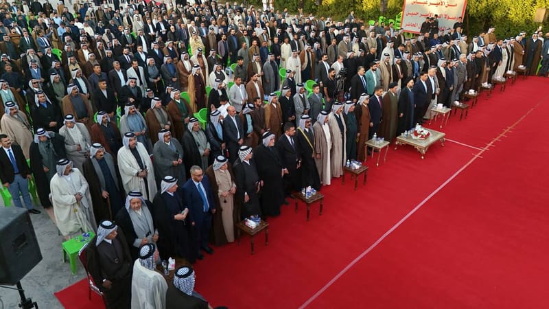 في مضيف إمارة بني حسن، مضيف أخينا العزيز الأمير حسين آل علي آل محمد الحسناوي، التقي سماحة السيد عمار الحكيم  جمعا من شيوخ ووجهاء عشائر محافظة النجف الأشرف.جددنا لهم التعازي بذكرى استشهاد السيدة الزهراء (سلام الله عليها)