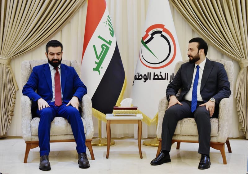 الدكتور محمد حسام الحسيني و أثناء لقائه أمين عام تيار الخط الوطني الأستاذ عزيز الربيعي