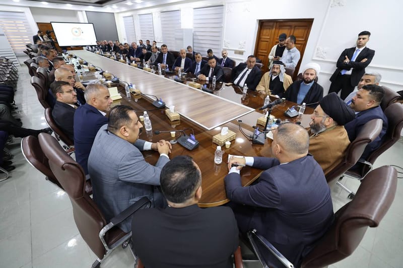 إلتقي سماحة السيد عمار الحكيم  وبحضور محافظ واسط ورئيس مجلس المحافظة، أعضاء مجلس المحافظة ورؤساء الوحدات الإدارية ومدراء الدوائر الخدمية في المحافظة