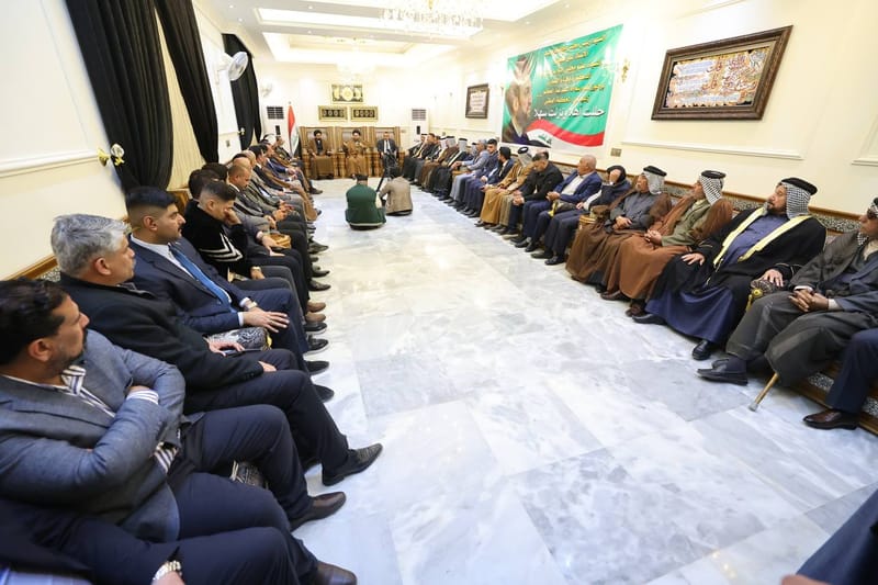 من قضاء الزبيدية بمحافظة واسط وفي مضيف الأستاذ علي حسين سليمون الشمري رئيس مجلس محافظة واسط، التقي سماحة السيد عمار الحكيم جمعا من شيوخ ووجهاء شمر و العشائر الكريمة الأخرى