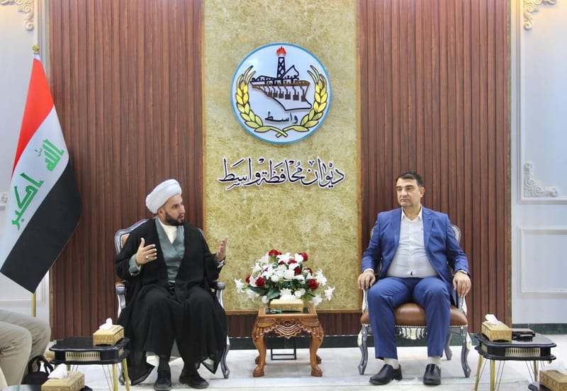 زار الشيخ حميد الكعبي ديوان محافظة واسط والتقى السيد عمار الطباطبائي معاون المحافظ للشؤون الفنية.