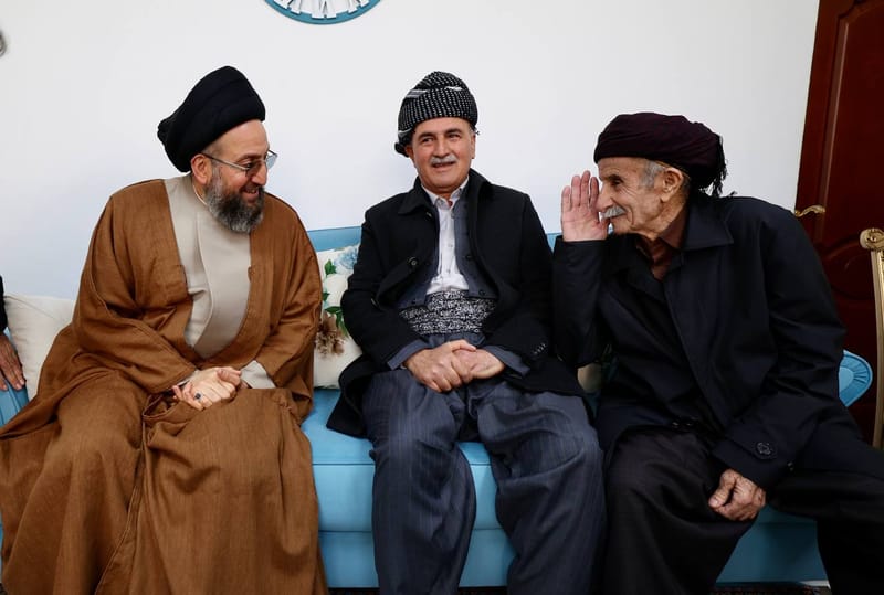 التقي سماحة السيد عمار الحكيم بجمع كريم من أبناء عشيرة نورولي في مضيف الشيخ تحسين شيخ