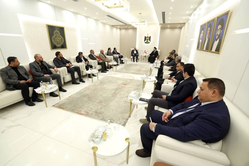 التقي سماحة السيد عمار الحكيم بمجموعة من المحللين السياسيين ومدراء مراكز الدراسات الاستراتيجية يتقدمهم الدكتور محمد صادق الهاشمي