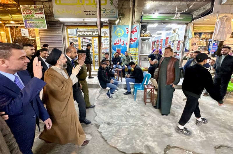 سماحة السيد عمار الحكيم وهو يتجول في شارع الحبوبي